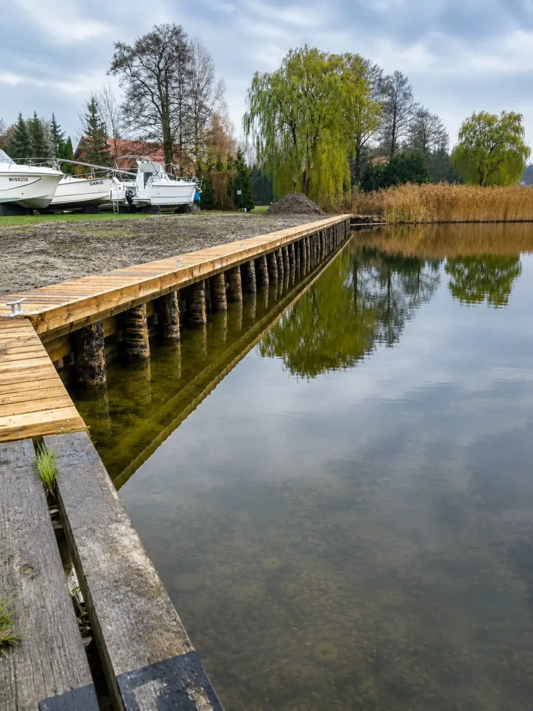 Umocnienie brzegu Hotel Ognisty Ptak